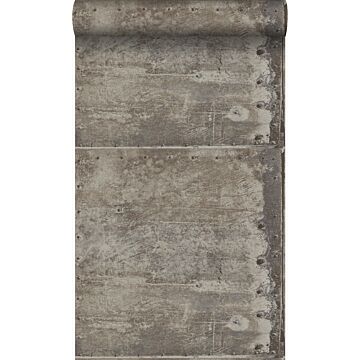 papier peint grandes plaques métalliques rouillées, vieillies, altérées et touchées par les intempéries avec des rivets gris industriel